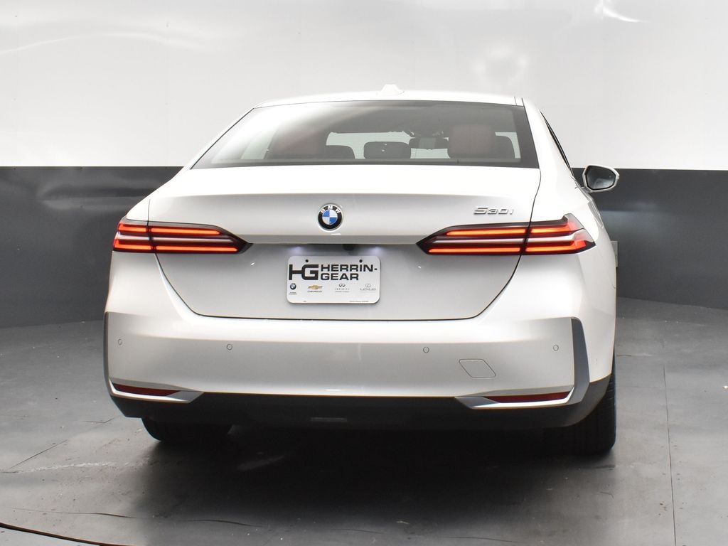 2025 Mineral White Metallic BMW 5 Series 530i RWD Sedan