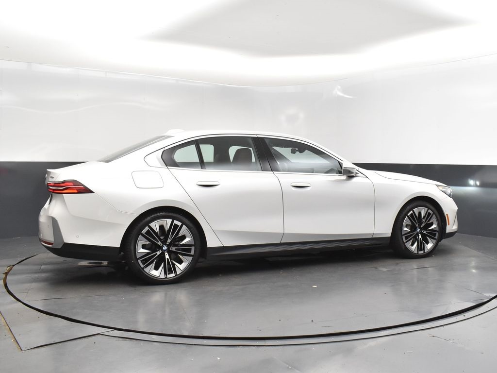 2025 Mineral White Metallic BMW 5 Series 530i RWD Sedan