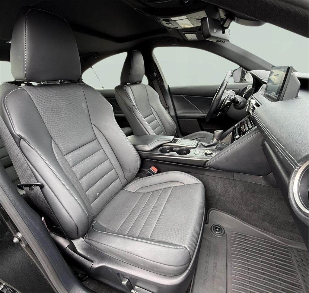 2022 Lexus IS 350 F SPORT AWD photo 5
