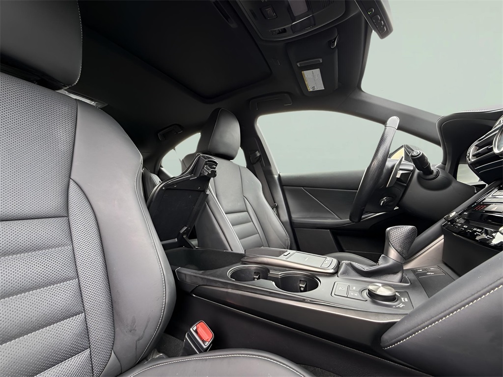 2022 Lexus IS 350 F SPORT AWD photo 6