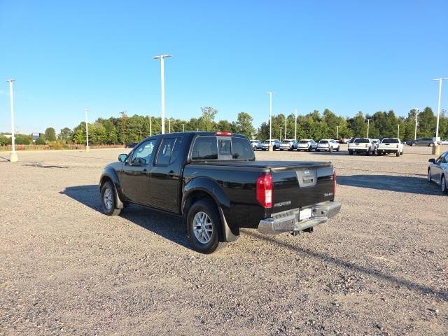 2016 Nissan Frontier SV photo 2