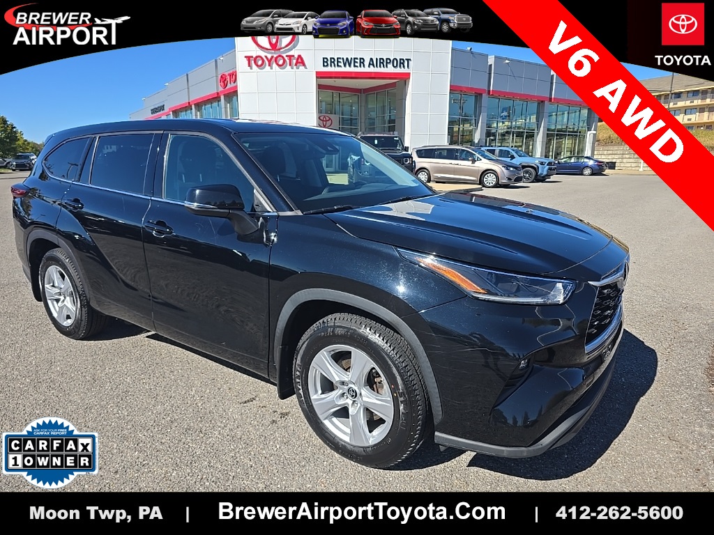 2021 Toyota Highlander LE's photo