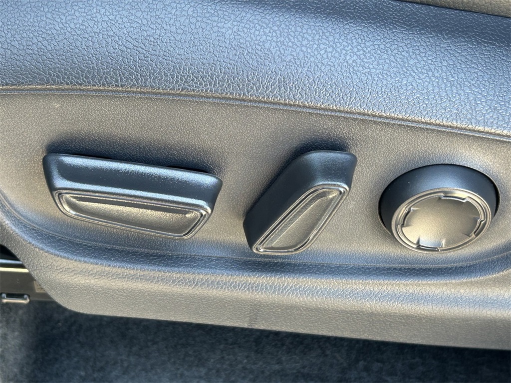2025 Toyota Tacoma Limited Double Cab photo 17
