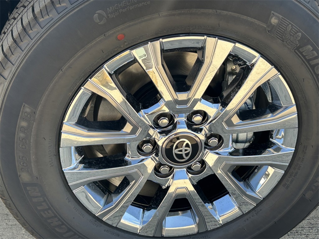 2025 Toyota Tacoma Limited Double Cab photo 7