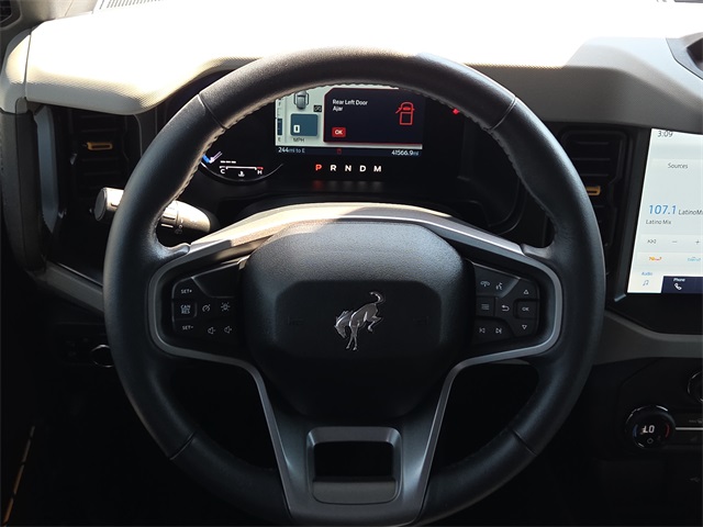 2023 Ford Bronco Badlands photo 13