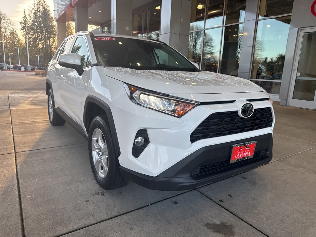 2020 Toyota RAV4 XLE's photo