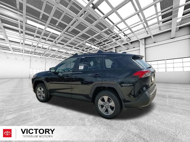 2025 Toyota RAV4 XLE photo 4
