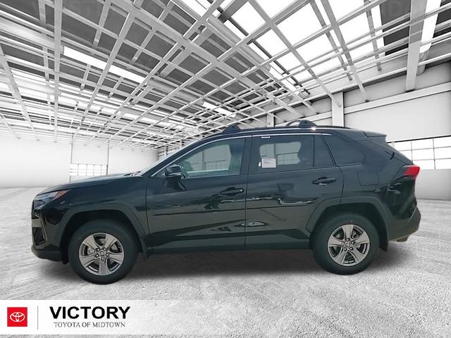2025 Toyota RAV4 XLE photo 5