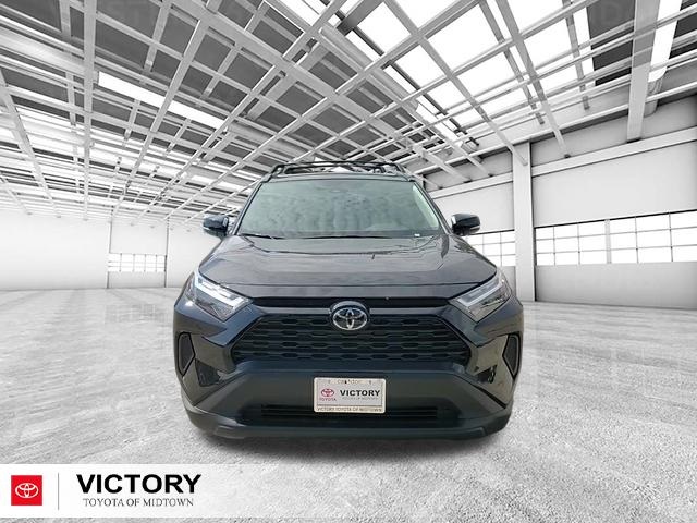 2025 Toyota RAV4 XLE photo 7