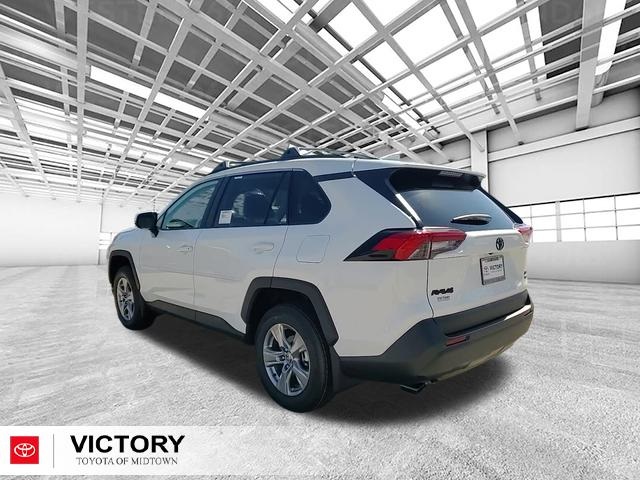 2025 Toyota RAV4 XLE photo 4