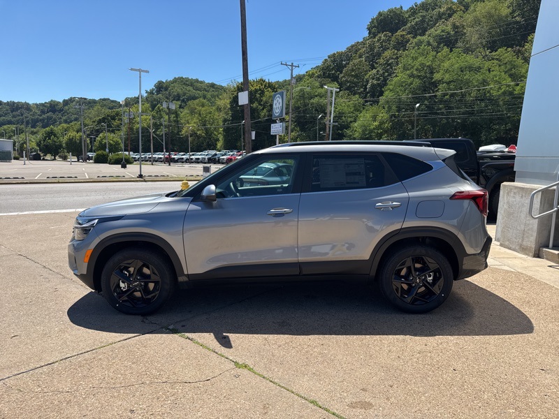 2026 Kia Seltos EX photo 3