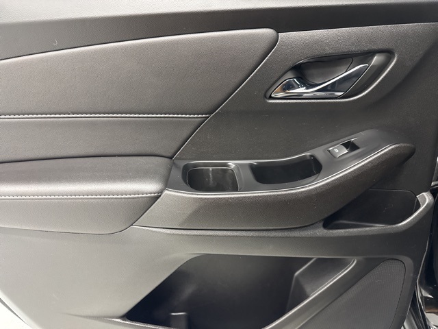 used 2022 Chevrolet Traverse car, priced at $22,988