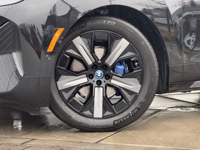 Used 2025 Black BMW xDrive50 image 3