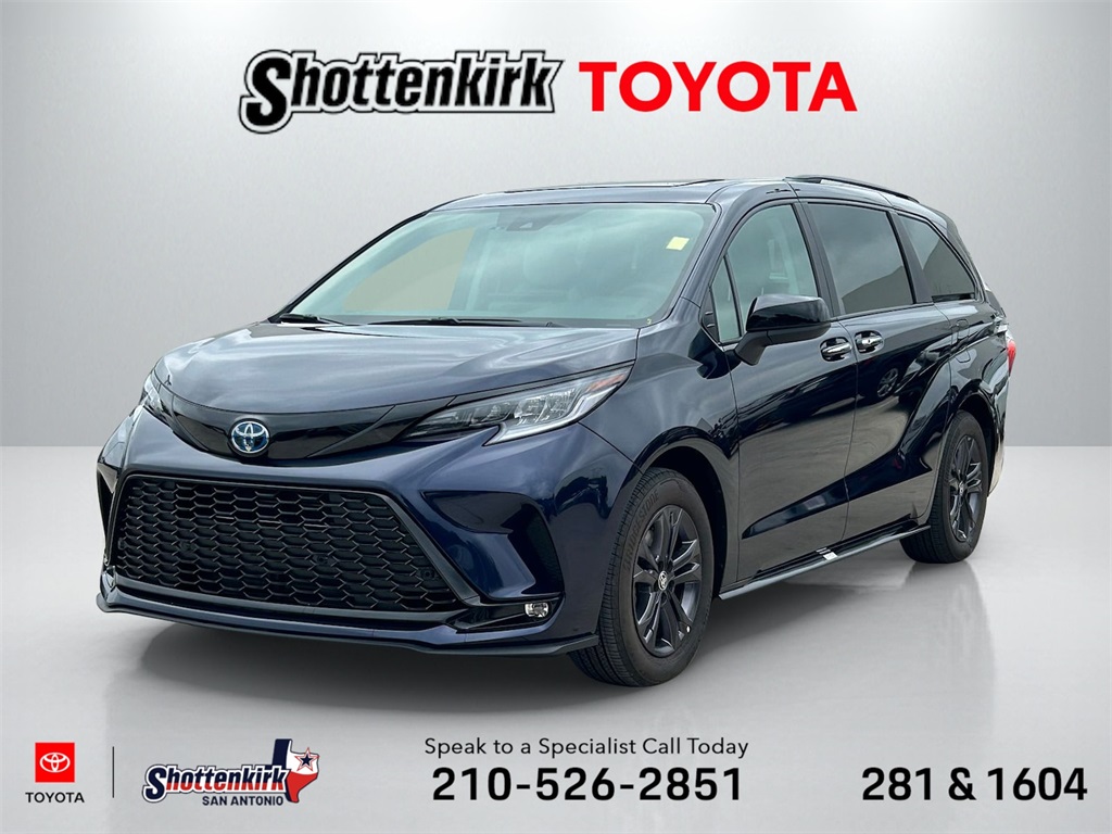 2025 Toyota Sienna XSE's photo