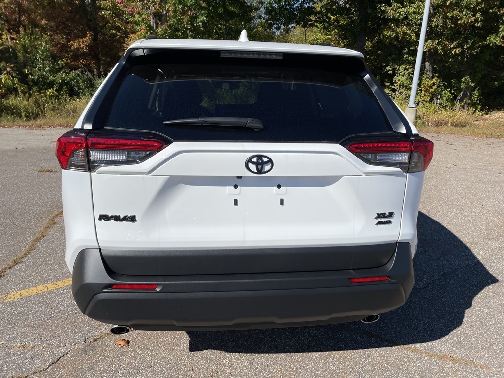 2025 Toyota RAV4 XLE photo 3