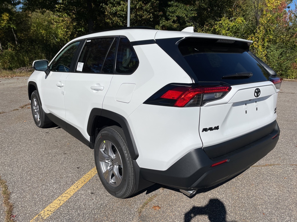 2025 Toyota RAV4 XLE photo 4