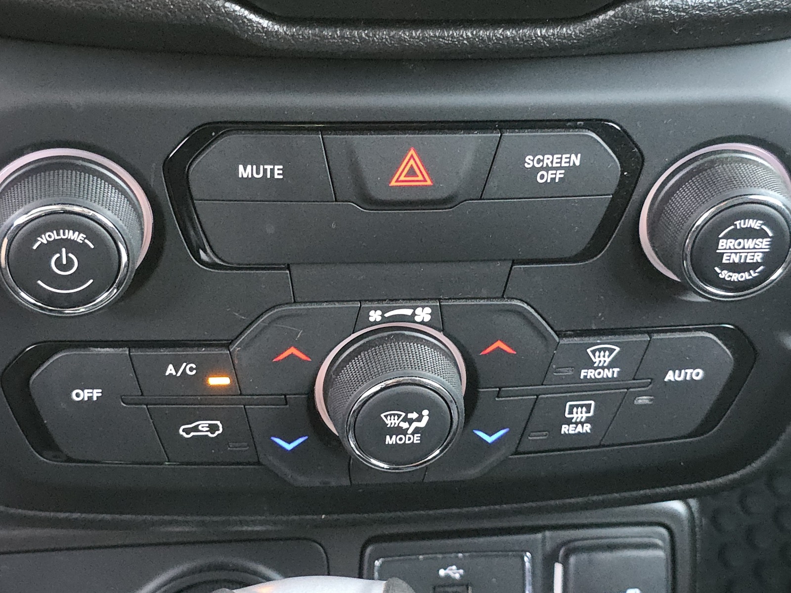 2018 Jeep Renegade Latitude North Edition photo 9