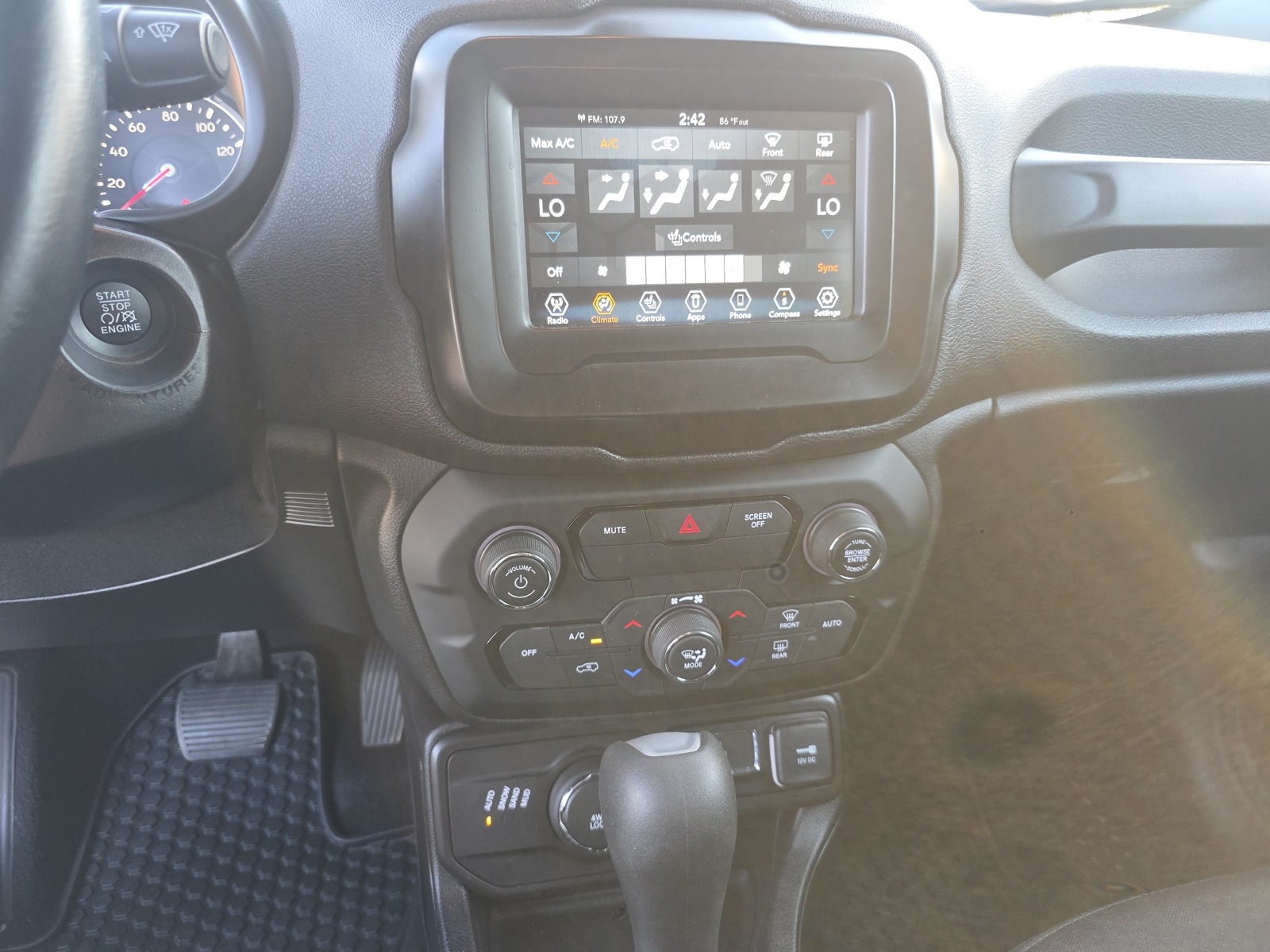 2018 Jeep Renegade Latitude North Edition photo 10