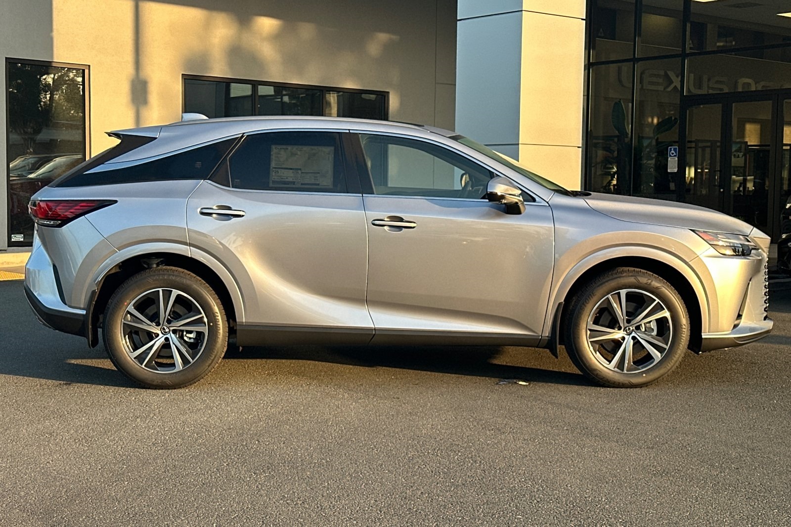 2025 Lexus RX 350 Premium photo 3