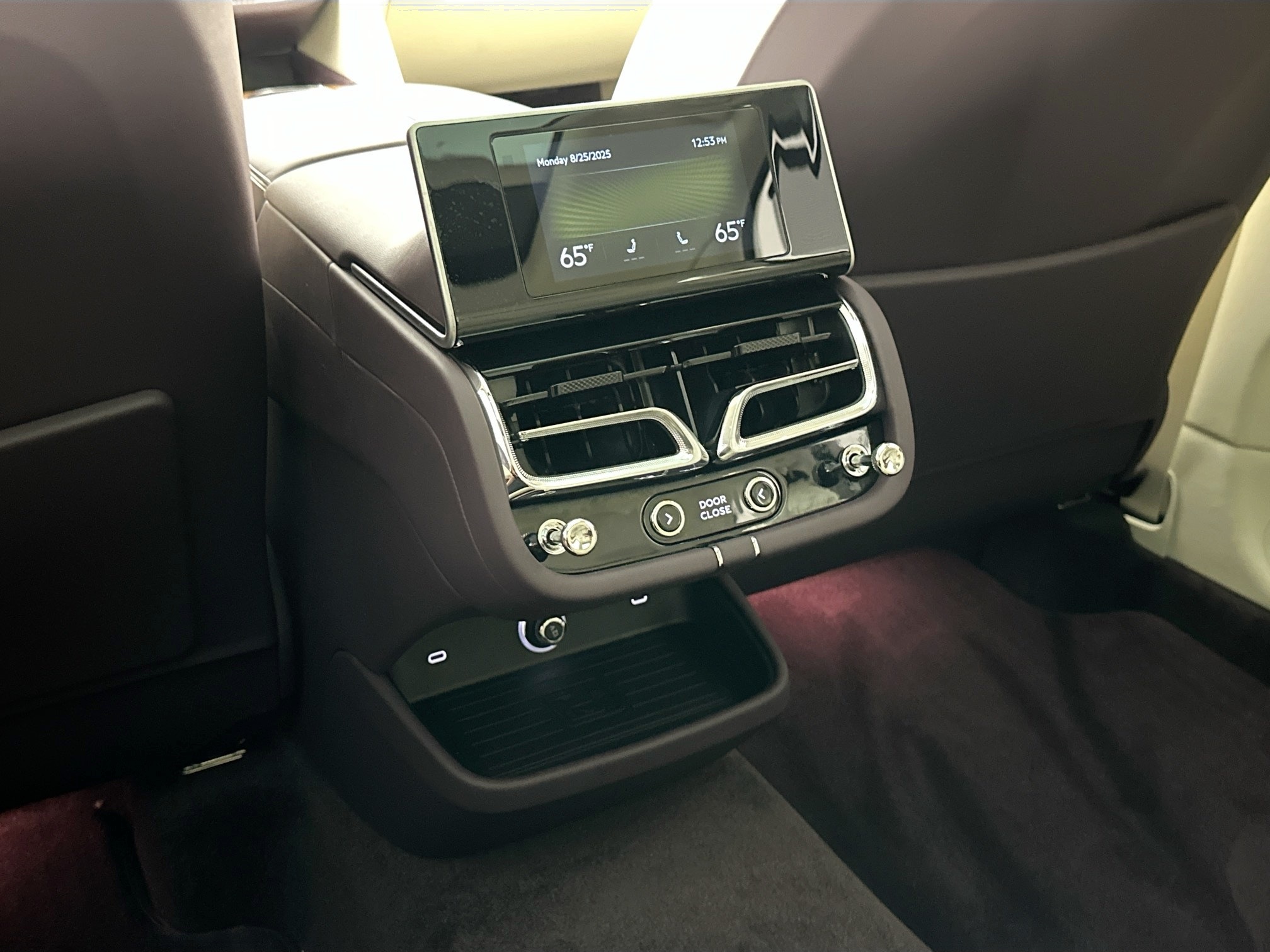 new 2025 Bentley Bentayga EWB car