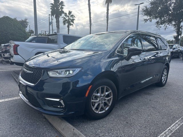 2024 Chrysler Pacifica Touring L's photo