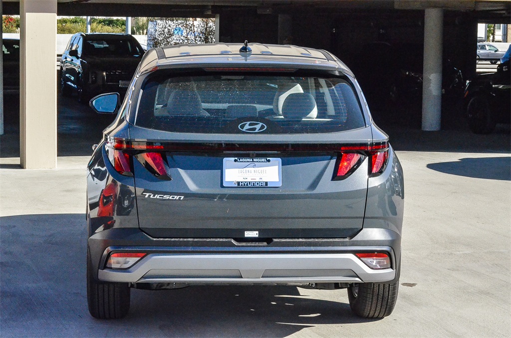 2026 Hyundai Tucson SE photo 2