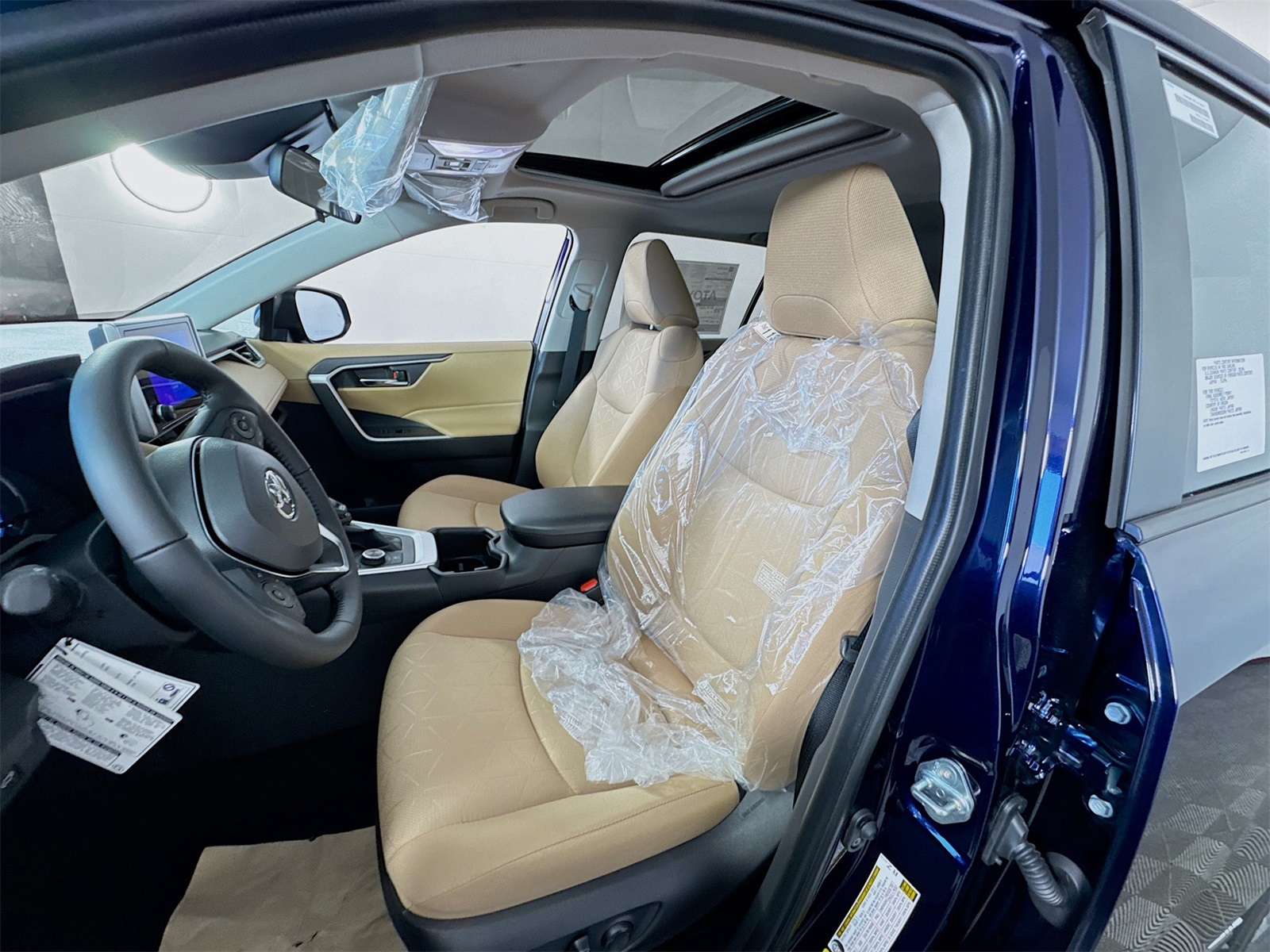 2025 Toyota RAV4 Hybrid XLE photo 9