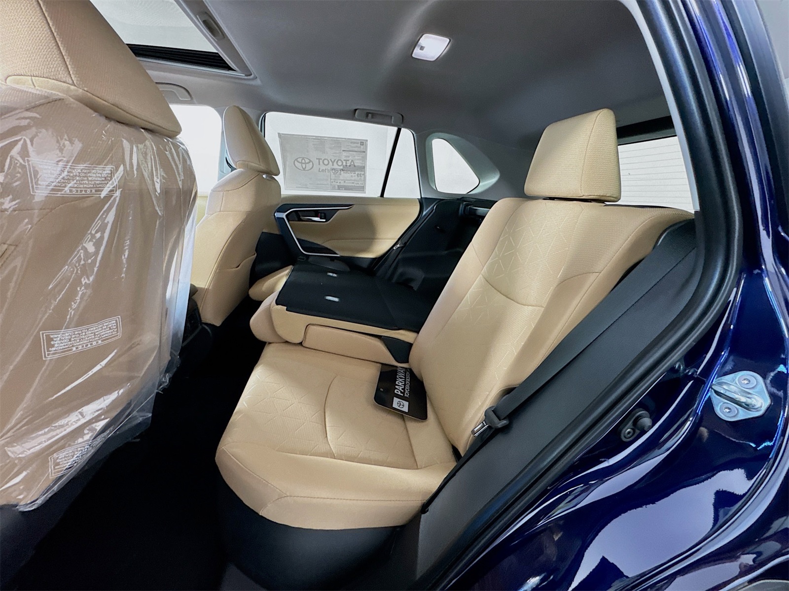 2025 Toyota RAV4 Hybrid XLE photo 10