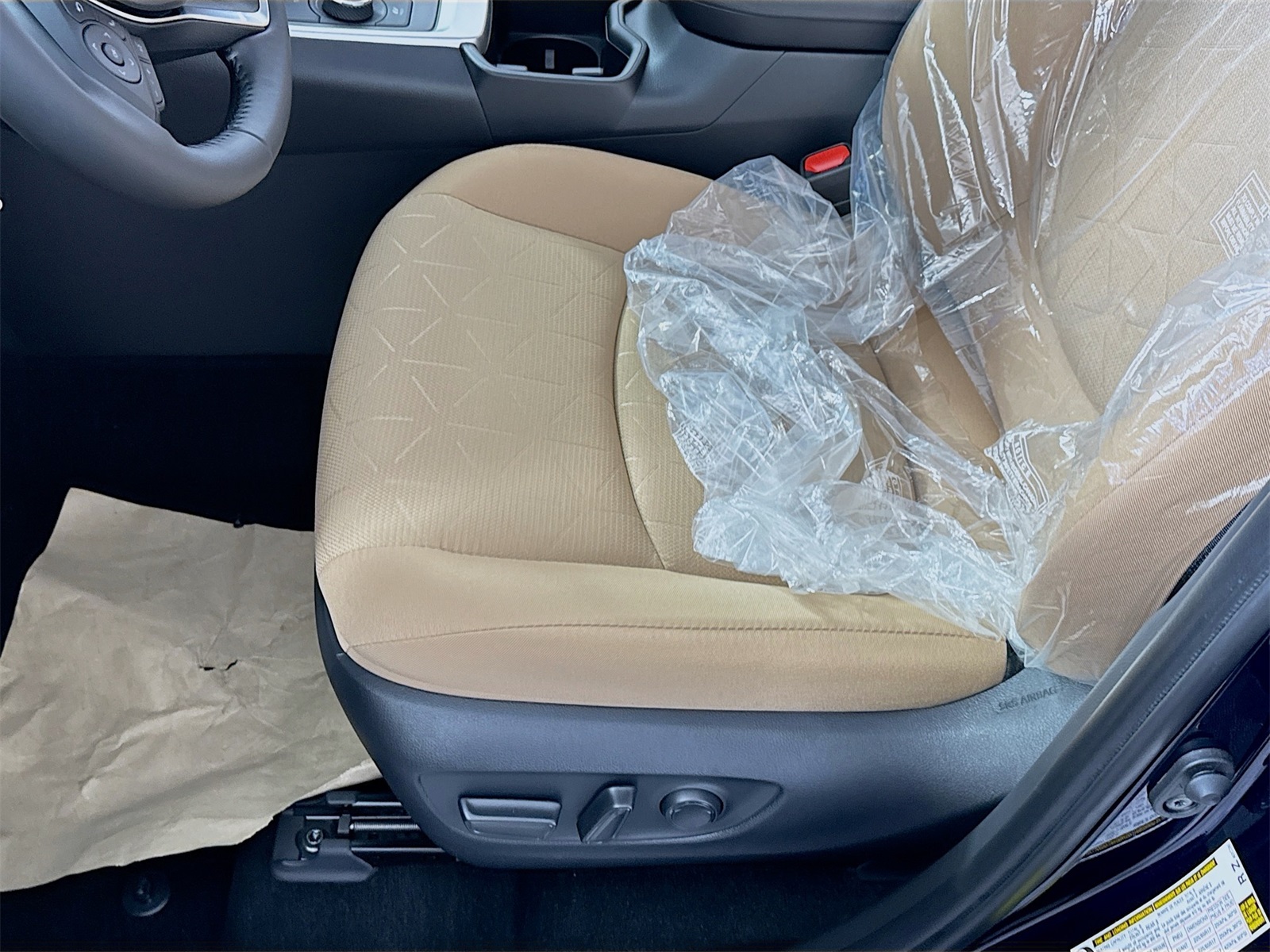 2025 Toyota RAV4 Hybrid XLE photo 13