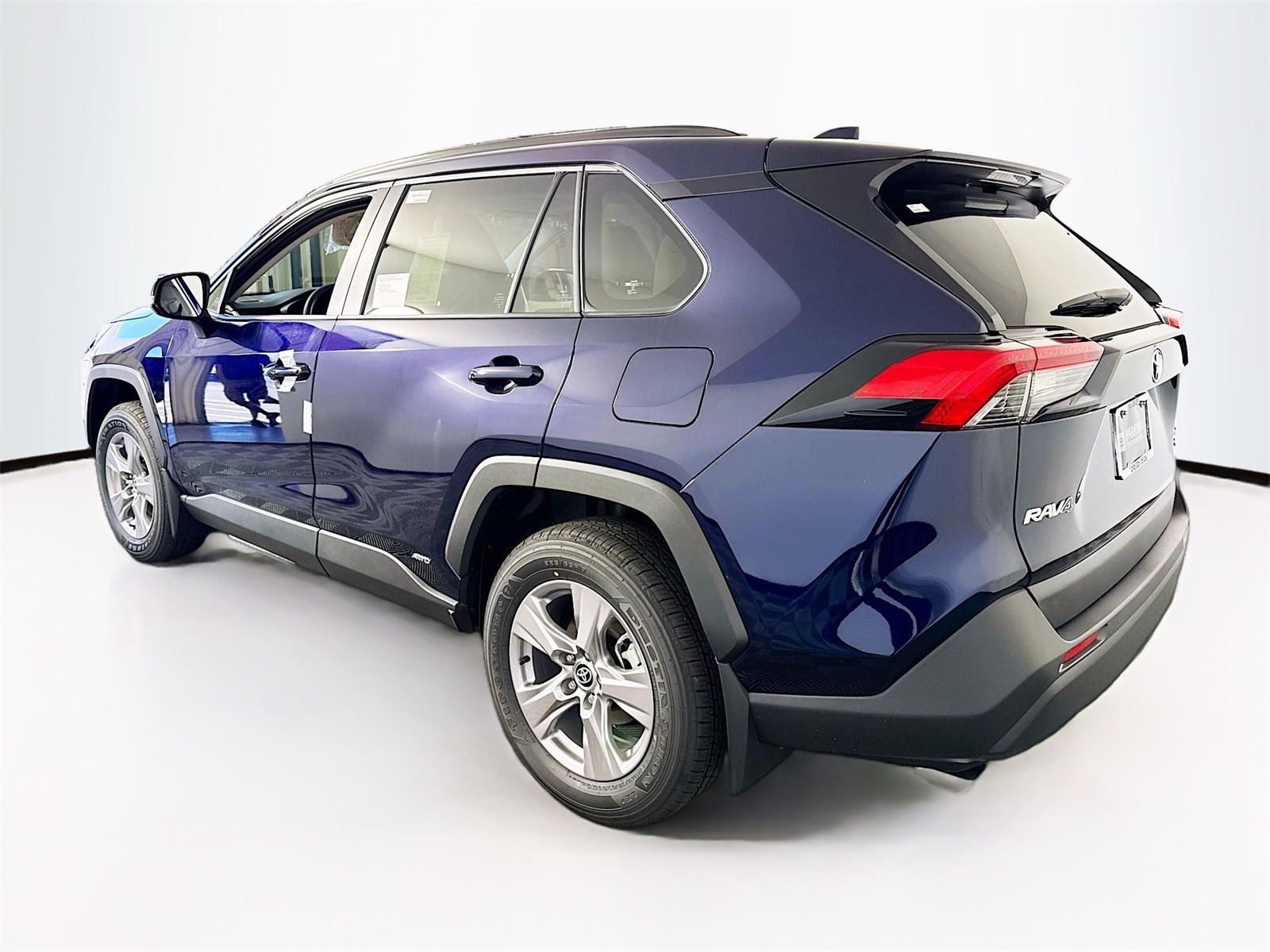 2025 Toyota RAV4 Hybrid XLE photo 4