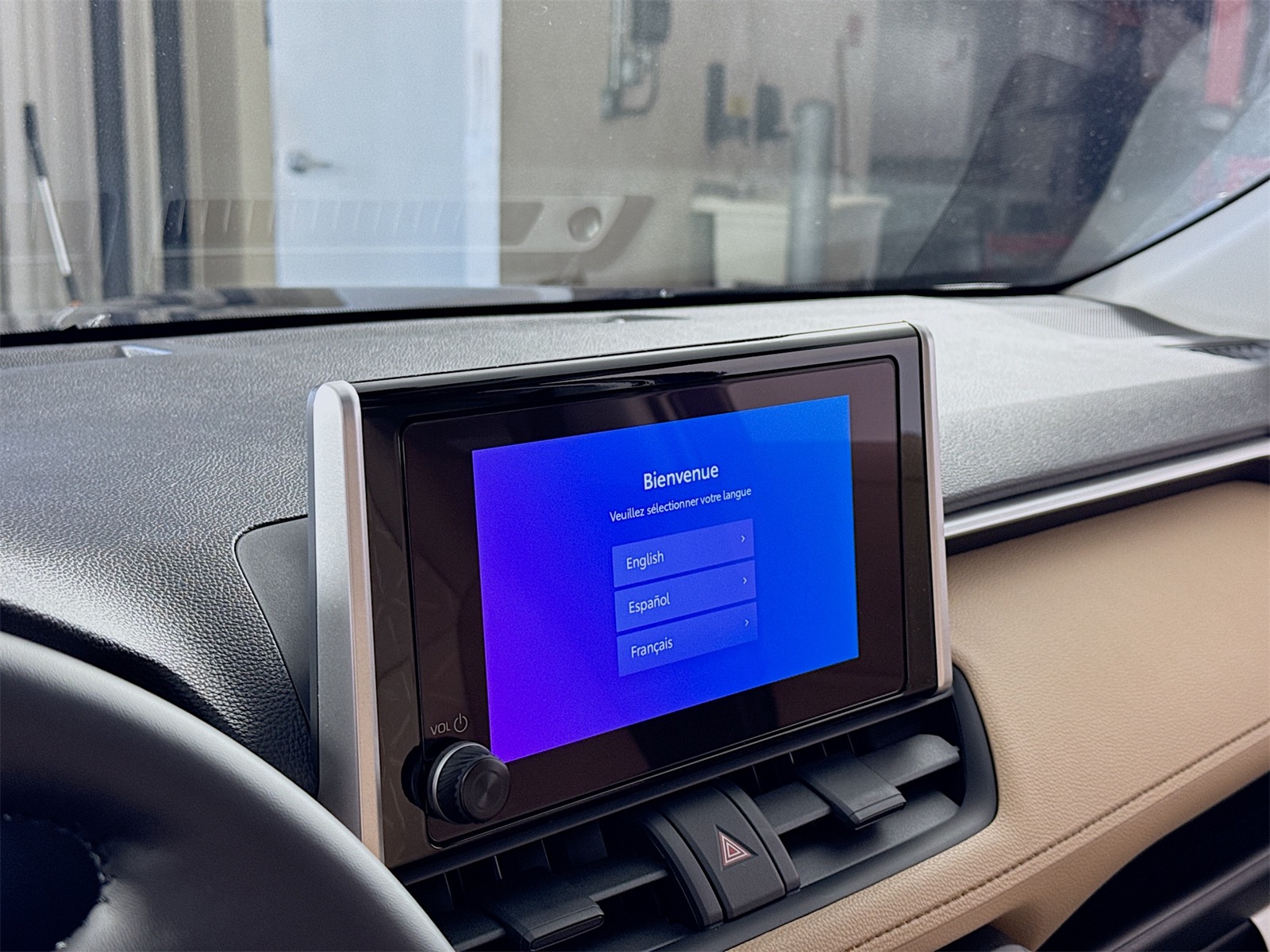 2025 Toyota RAV4 Hybrid XLE photo 6