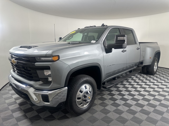 2025 Chevrolet Silverado 3500HD Work Truck photo 5