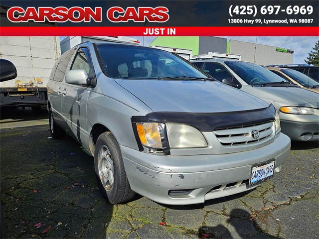 2002 Toyota Sienna XLE's photo