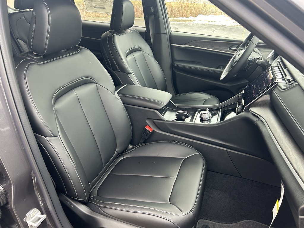 new 2025 Jeep Grand Cherokee L car, priced at $50,220