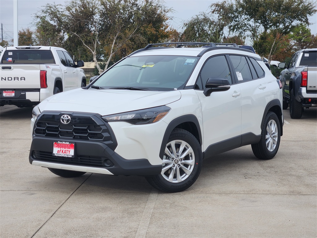 2026 Toyota Corolla Cross LE's photo