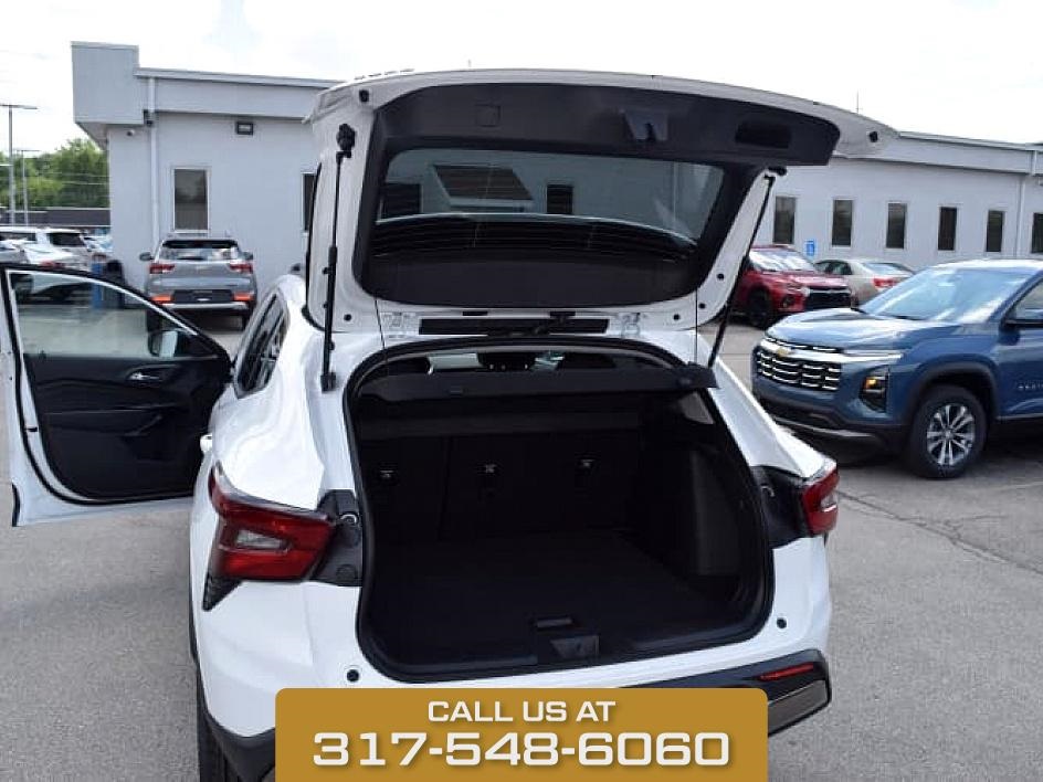 2025 Summit White Chevrolet Trax ACTIV FWD SUV