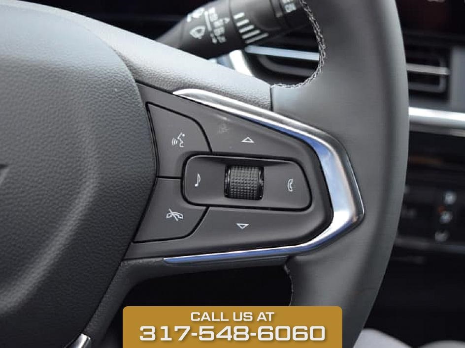 2025 Summit White Chevrolet Trax ACTIV FWD SUV