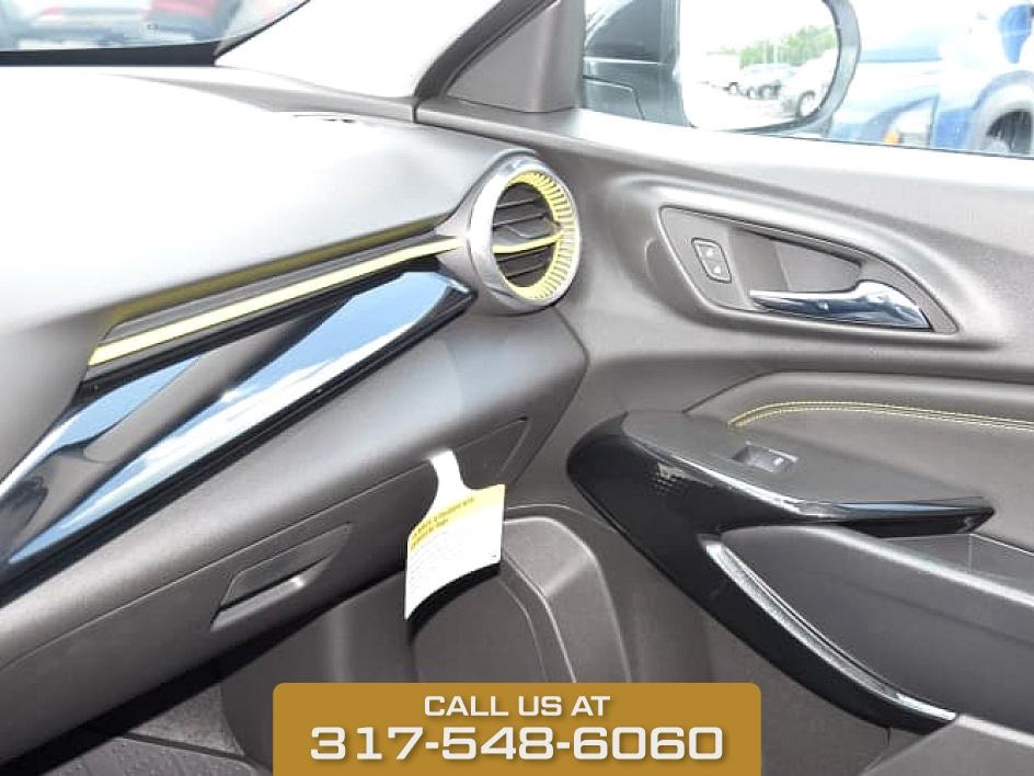 2025 Summit White Chevrolet Trax ACTIV FWD SUV