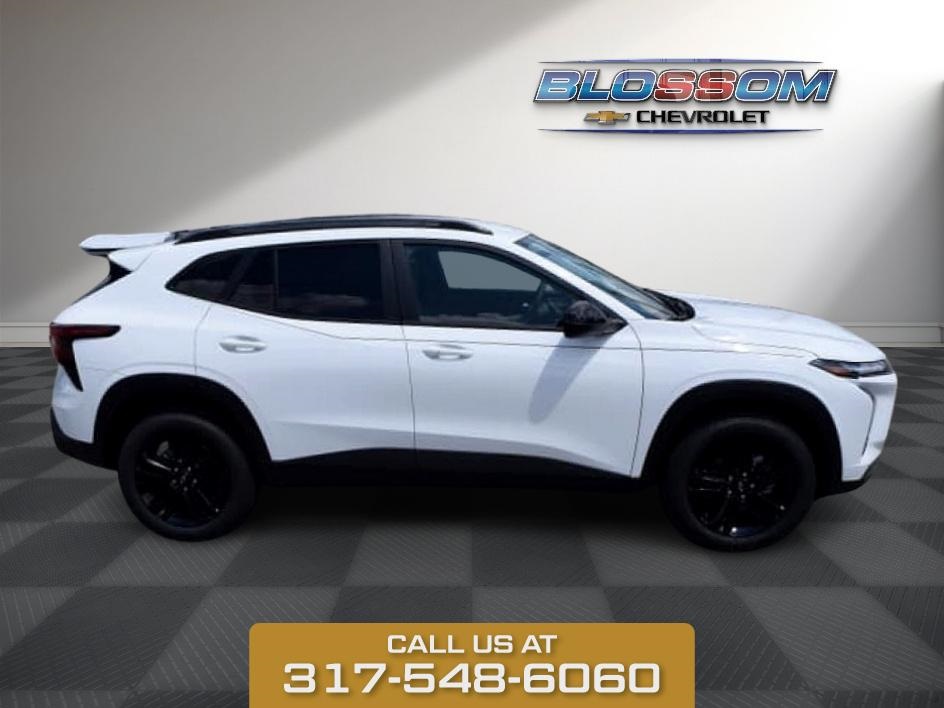 2025 Summit White Chevrolet Trax ACTIV FWD SUV