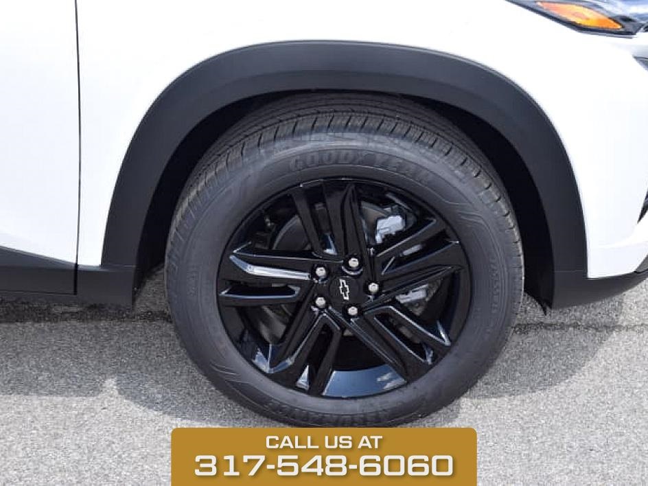 2025 Summit White Chevrolet Trax ACTIV FWD SUV