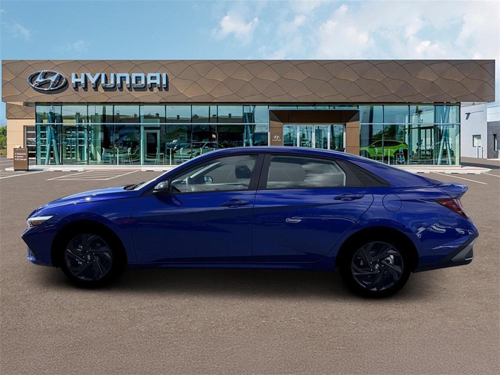 2026 Hyundai Elantra SEL Sport photo 2