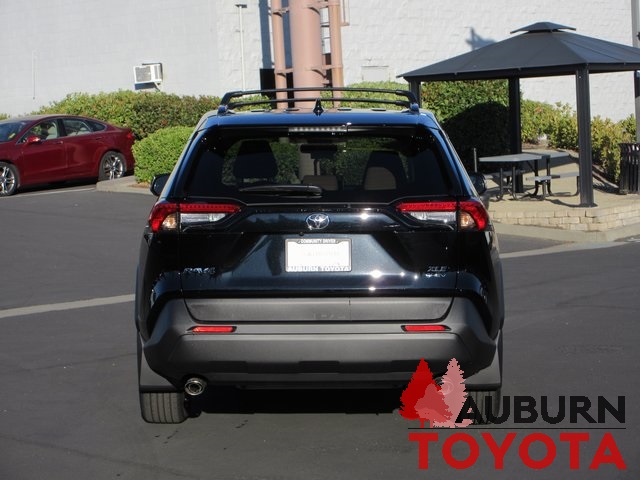 2025 Toyota RAV4 Hybrid XLE photo 3