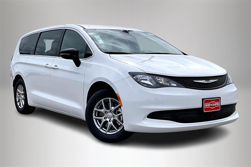 2025 Chrysler Voyager LX's photo