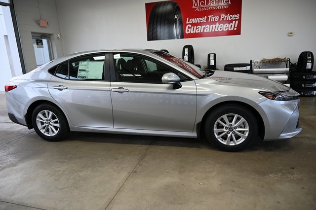 2026 Toyota Camry LE photo 4