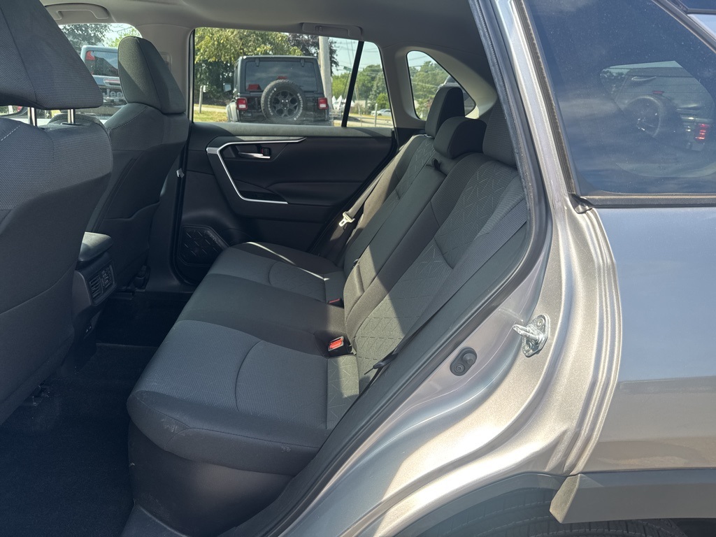2022 Silver Sky Metallic Toyota RAV4 XLE AWD SUV
