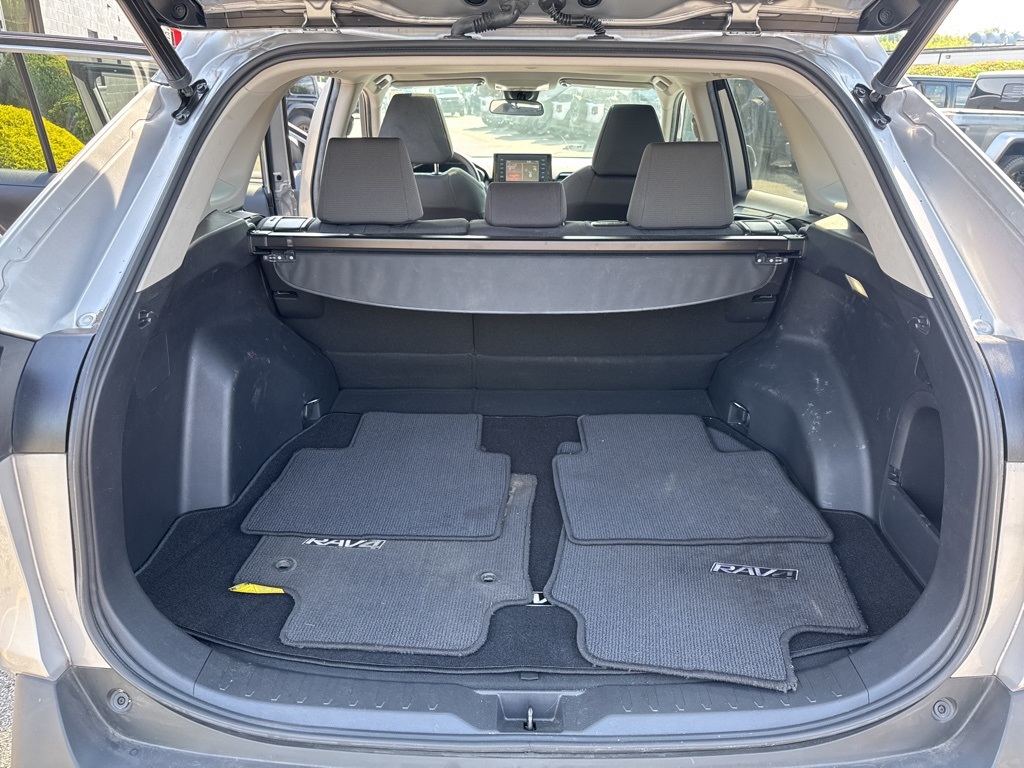 2022 Silver Sky Metallic Toyota RAV4 XLE AWD SUV