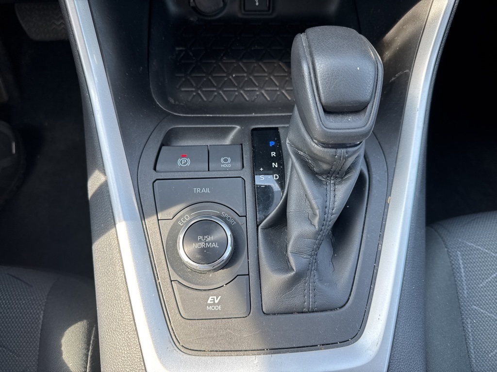 2022 Silver Sky Metallic Toyota RAV4 XLE AWD SUV