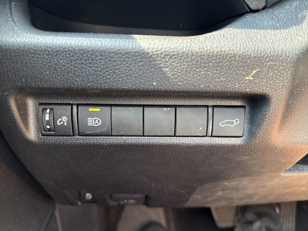 2022 Silver Sky Metallic Toyota RAV4 XLE AWD SUV