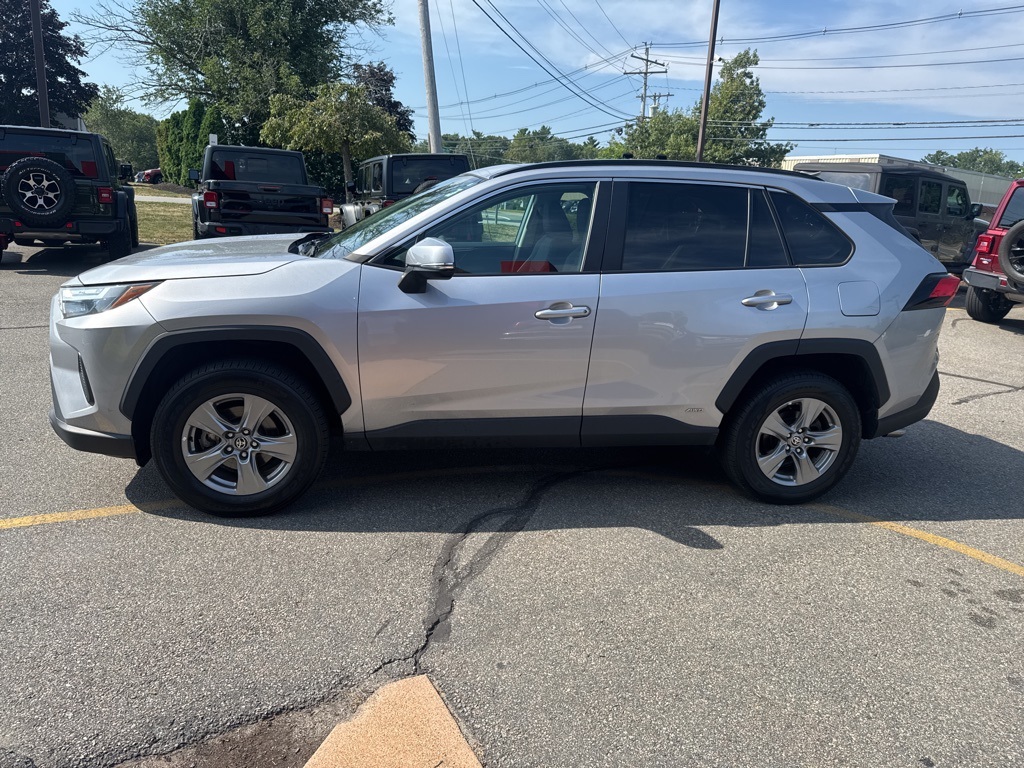 2022 Silver Sky Metallic Toyota RAV4 XLE AWD SUV