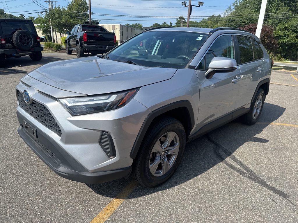 2022 Silver Sky Metallic Toyota RAV4 XLE AWD SUV